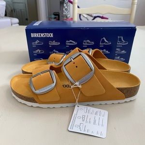 NWT! Womens Birkenstock Arizona Big Buckle sandals Apricot leather, nubuk. Sz 41